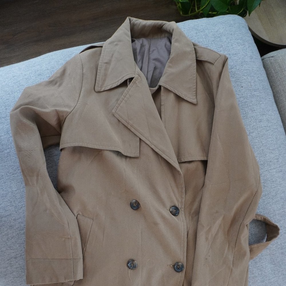 Super cute trench coat for petite size S